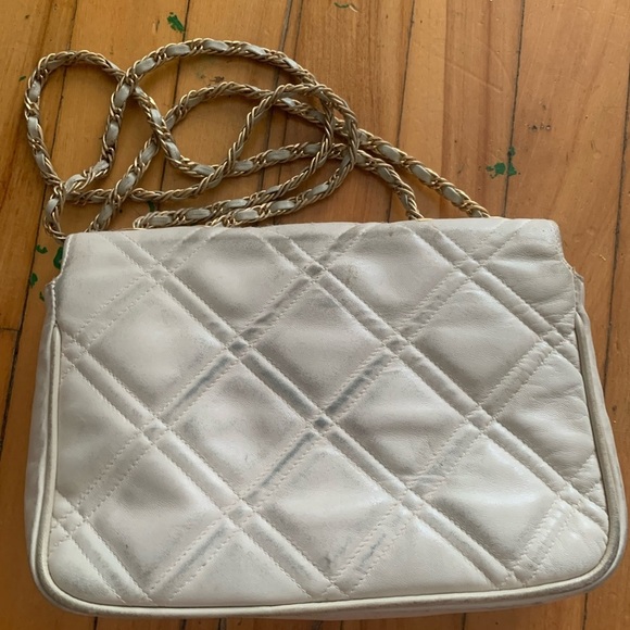 Vintage Bally lambskin cream quilted crossbody or shoulder double flap bag - Picture 2 of 7